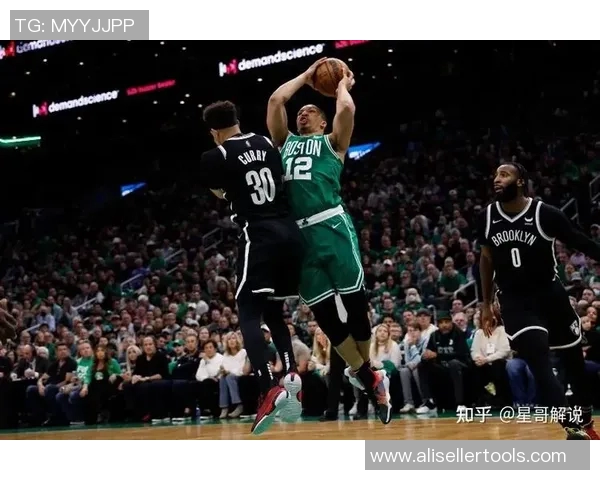 今日凯尔特人与76人激战正酣谁能在东部赛季争夺中占得先机