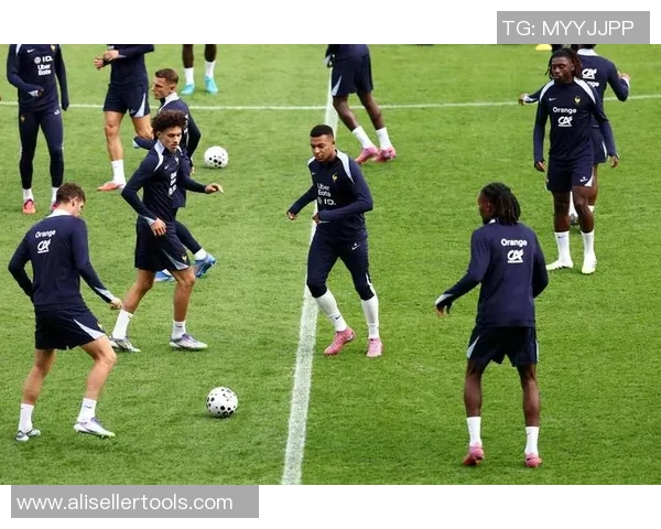 姆巴佩领衔法国队备战2026世界杯展望未来足坛新格局 姆巴佩领衔法国队备战2026世界杯展望未来足坛新格局