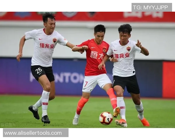 广州富力与深圳佳兆业首发阵容揭晓双方争夺激烈期待精彩对决