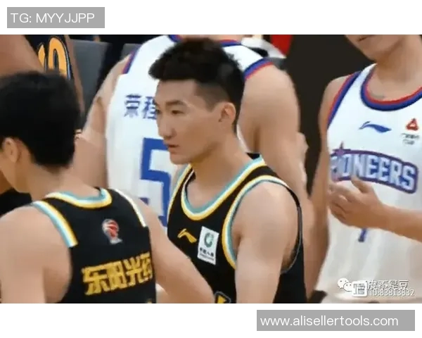 广州篮球队的比赛经验揭秘：从战术到团队协作的全方位分析